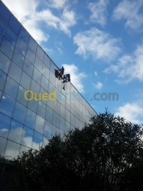 NETTOYAGE VITRE TRAVAUX BÂTIMENT ET GC
