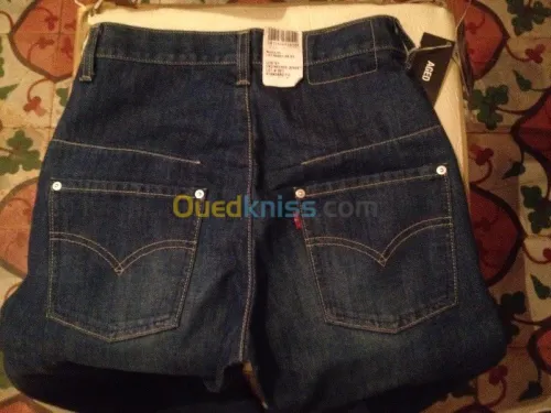 JEANS PONTALONS LEVIS.