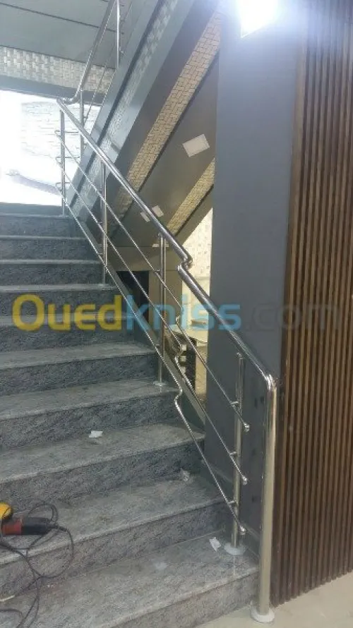 تركيب سلالم المكاتب والمنازل بالاينوكص
