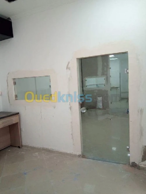 Mohamed verrre trempé La qualité au super prix  - Pose de façades & portes en verre trempé sécurité  -Aménagment intérieur extérieur  -portes automatiques  -cabines de douches  -rampes d'escaliers - iNoX