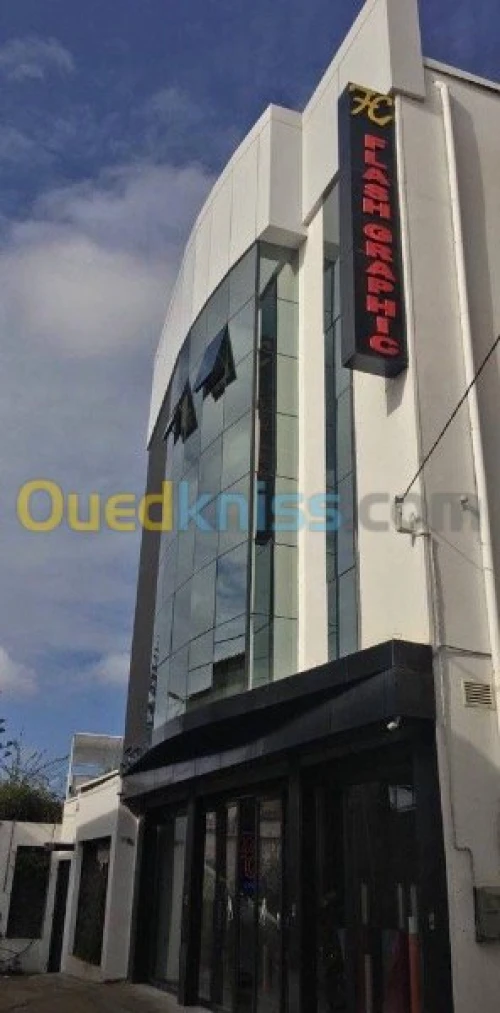 PANNEAU PUBLICITAIRE, HABILLAGE .... !