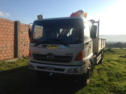 location camion grue HINO 500 