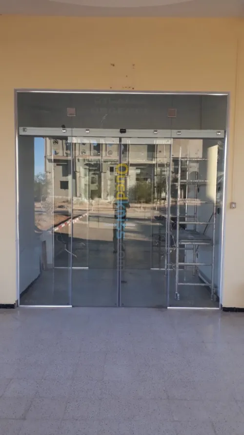façade en verre trempé