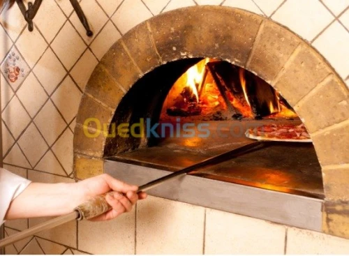 construction pizza four à Bois