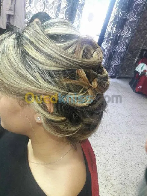 CHERCHE COIFFEUSE ET ESTHTISIENNE