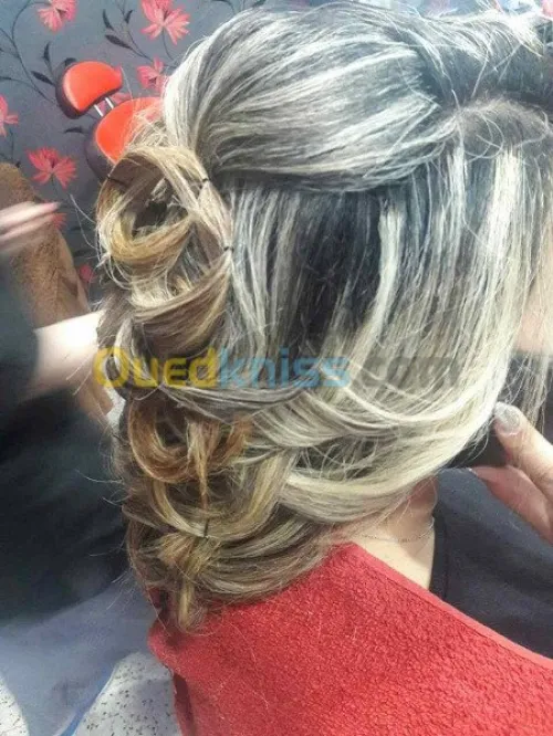 CHERCHE COIFFEUSE ET ESTHTISIENNE