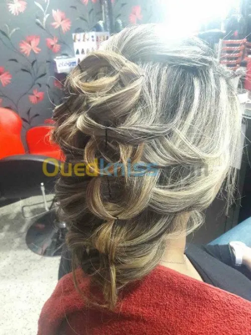 CHERCHE COIFFEUSE ET ESTHTISIENNE