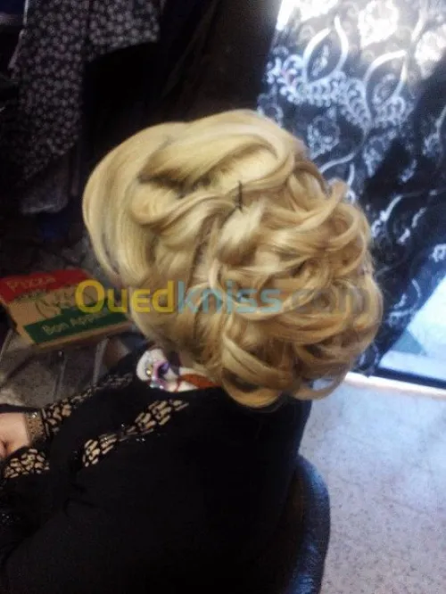 CHERCHE COIFFEUSE ET ESTHTISIENNE