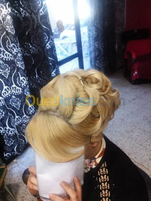 CHERCHE COIFFEUSE ET ESTHTISIENNE