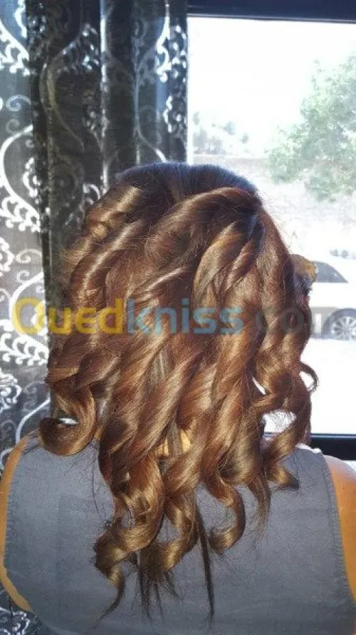 CHERCHE COIFFEUSE ET ESTHTISIENNE