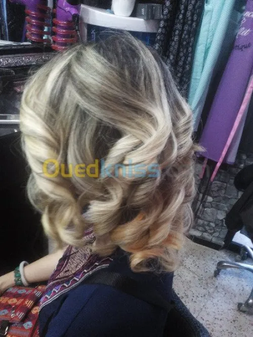 CHERCHE COIFFEUSE ET ESTHTISIENNE