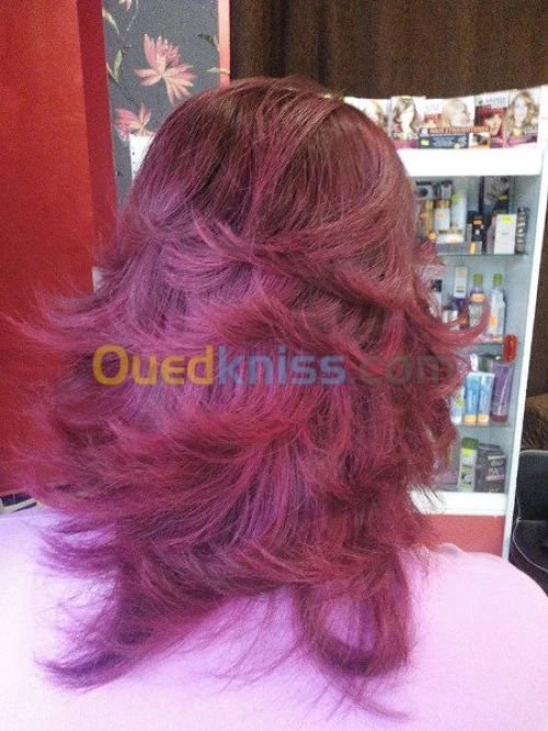 CHERCHE COIFFEUSE ET ESTHTISIENNE