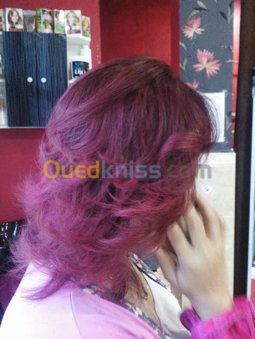 CHERCHE COIFFEUSE ET ESTHTISIENNE