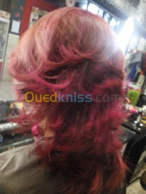 CHERCHE COIFFEUSE ET ESTHTISIENNE