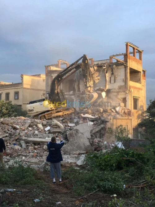 Demolition de tous types d'édifices.