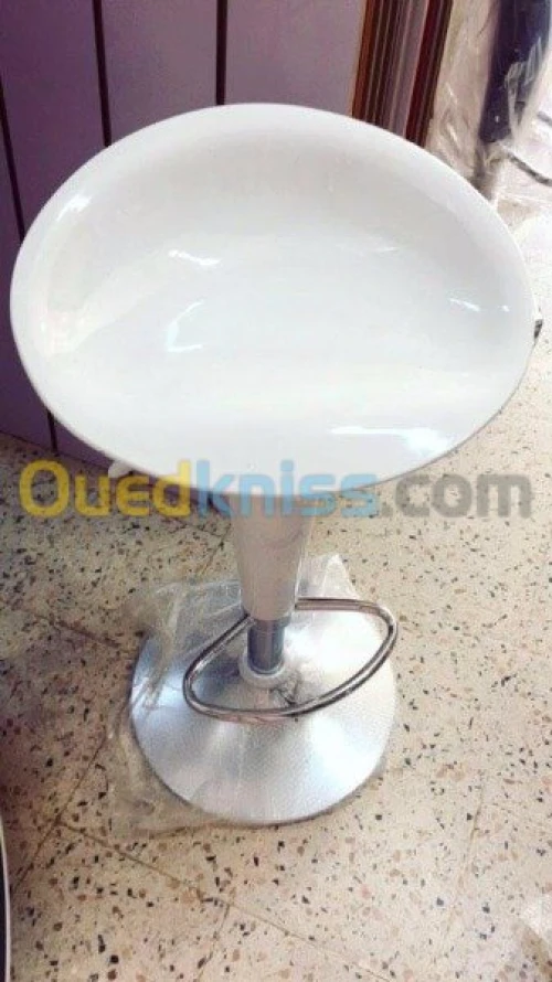 Chaise hydraulique: cuir ou plastique 