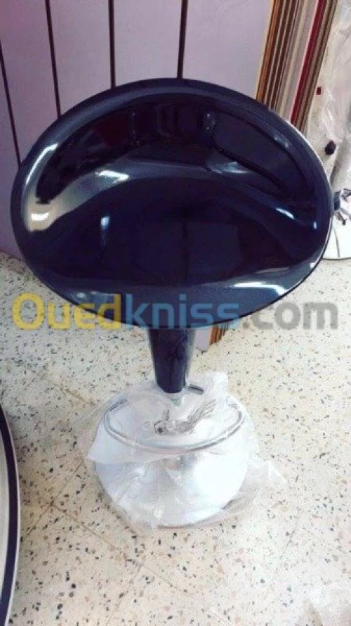 Chaise hydraulique: cuir ou plastique 