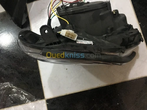 PHARE OPTIQUE AVANT ISUZU D-MAX 2004