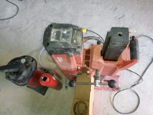 location  HILTI  DD200