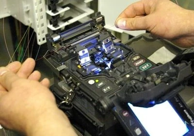 Fibre optoque , réseau informatique 