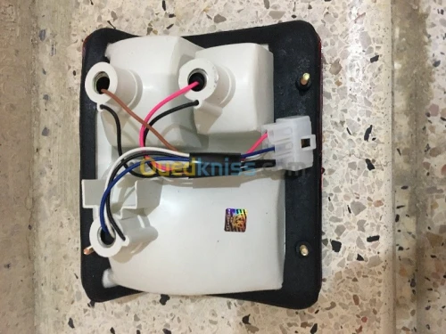 STOP FEUX ARRIÈRE MAHINDRA BOLERO