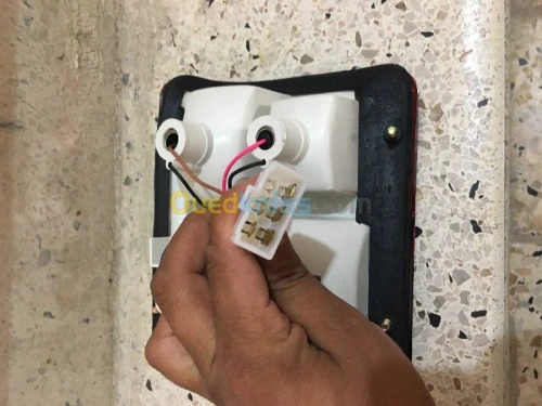 STOP FEUX ARRIÈRE MAHINDRA BOLERO