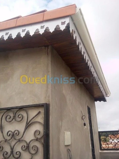 Charpente bois. Tuile .Toiture. Isolation thermique