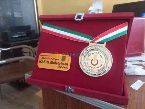 Médaille de mérite ,pins, porte clés،trophee