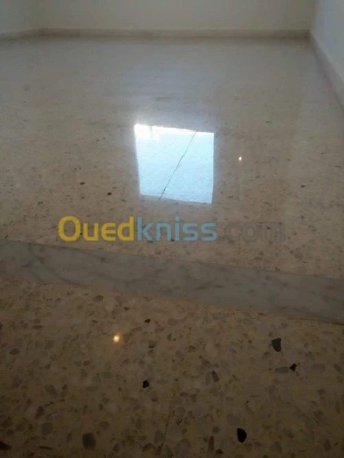 Ponçage et lustrage