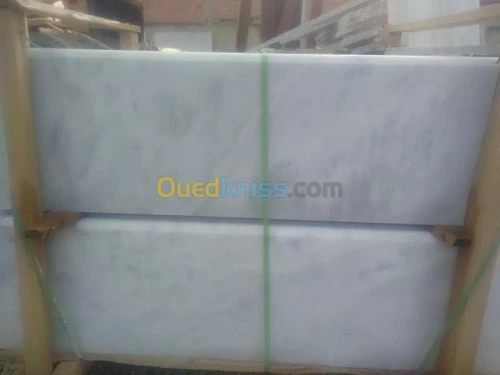 MARCHES ET CONTRES MARCHES EN MARBRE 