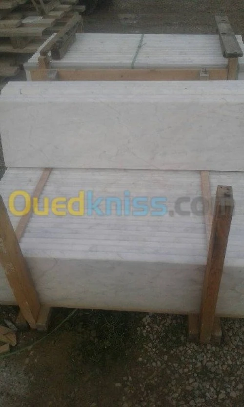 MARCHES ET CONTRES MARCHES EN MARBRE 