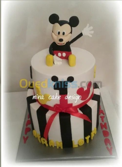 Gateaux d'anniversaire et pièce montée