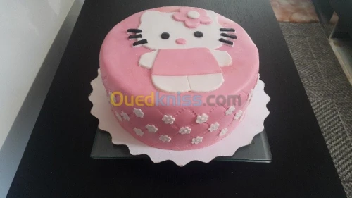 Gateaux d'anniversaire et pièce montée