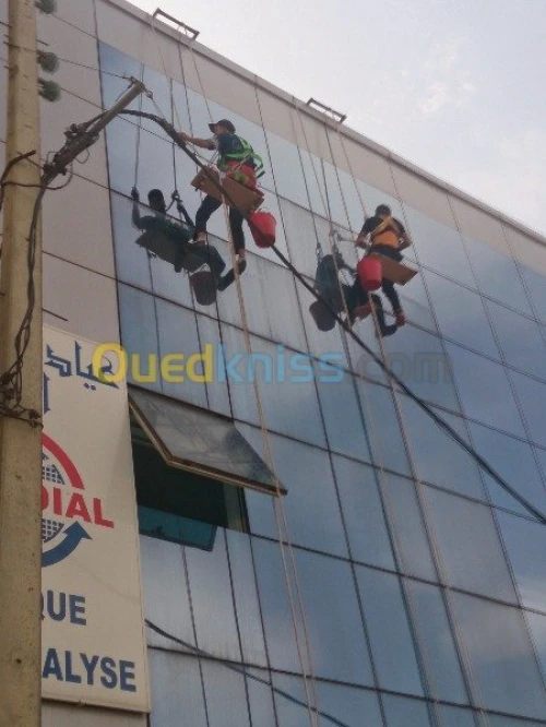 Nettoyage de façade mur rideau et aluc