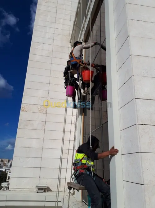 Nettoyage de façade mur rideau et aluc