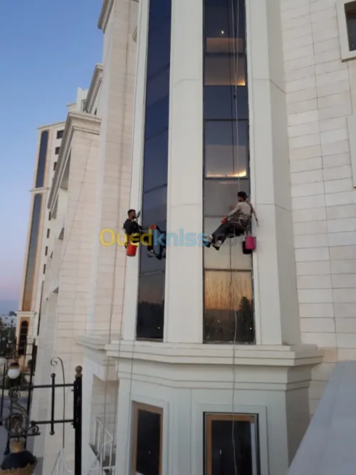 Nettoyage de façade mur rideau et aluc