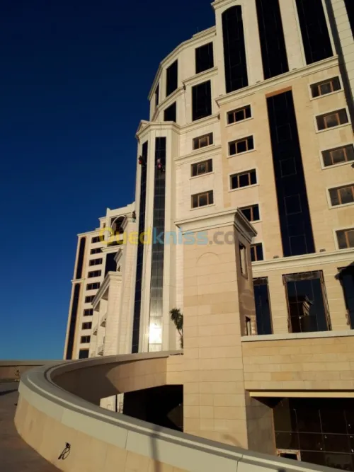 Nettoyage de façade mur rideau et aluc