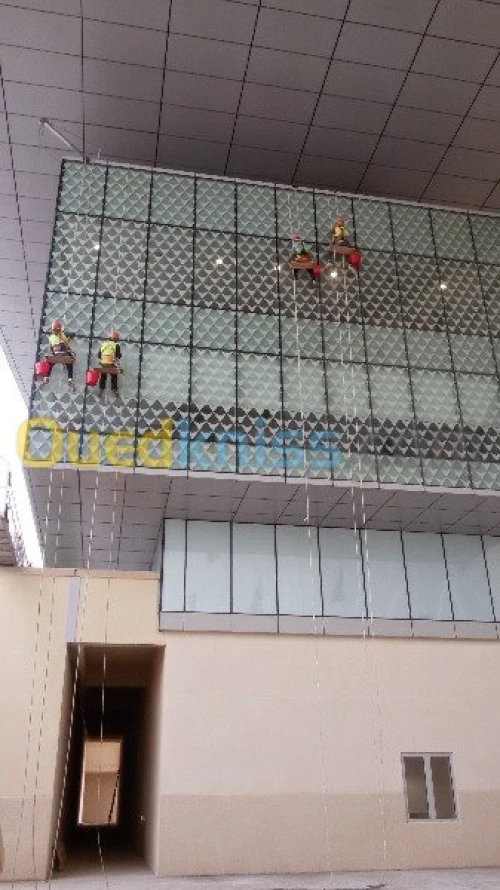 Nettoyage de façade mur rideau et aluc