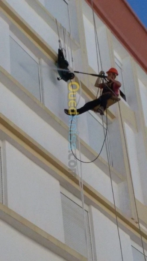 Nettoyage de façade mur rideau et aluc