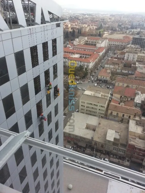 Nettoyage de façade mur rideau et aluc