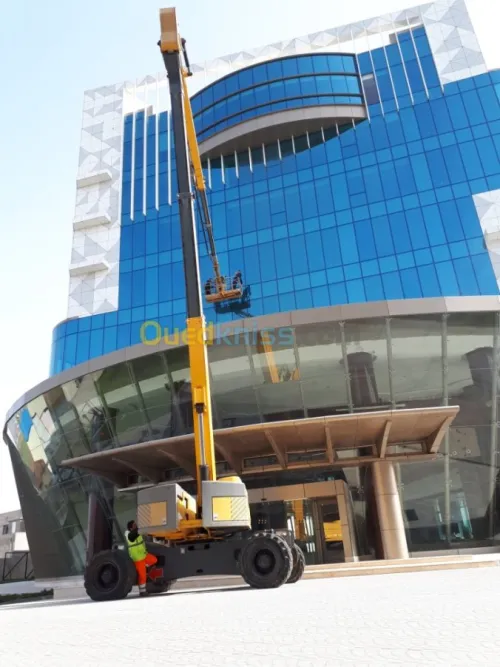 Nettoyage de façade mur rideau et aluc