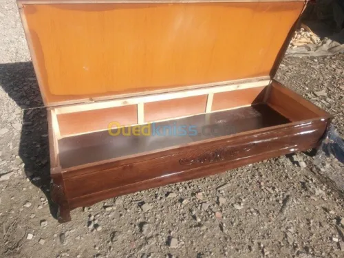 0555412716  canapes coffre