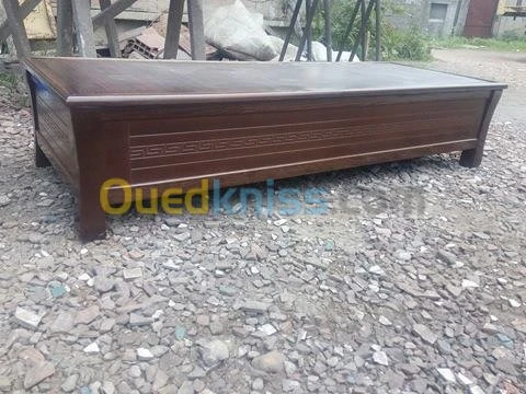 0555412716  canapes coffre