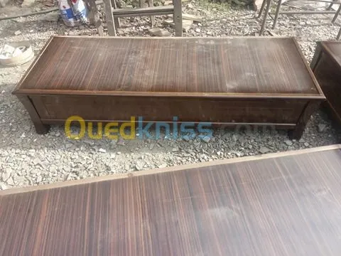 0555412716  canapes coffre