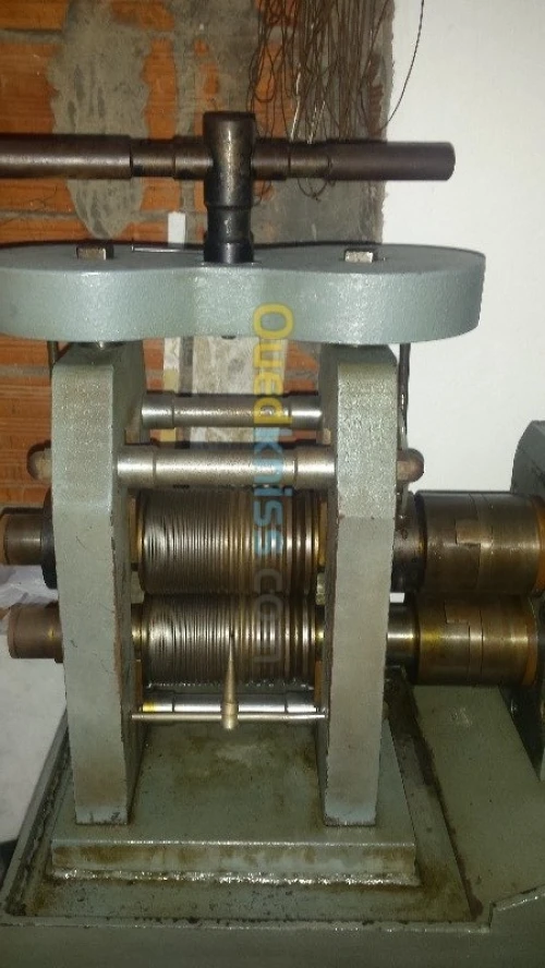 Machine a minoire et table de poulissa