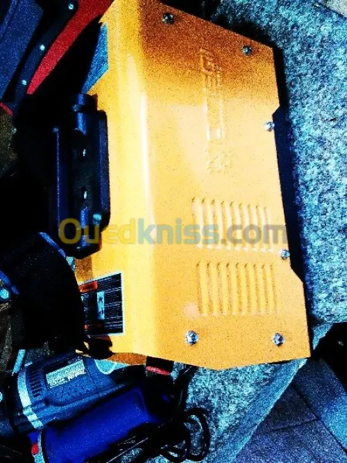  كراء معدات مواد البناء