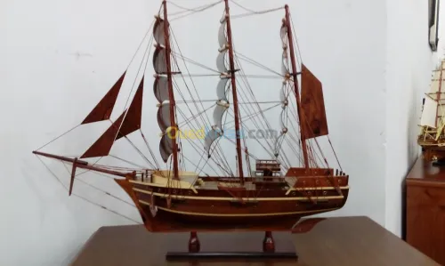 BATEAUX DECORATIF VOILIER (FRANCE )