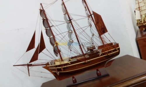 BATEAUX DECORATIF VOILIER (FRANCE )