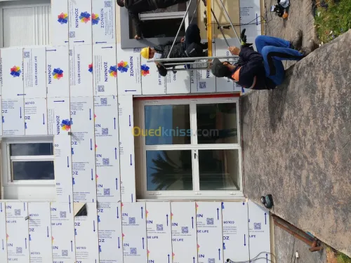 L'habillage de roulotte de chantier. 