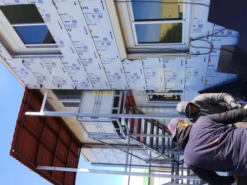 L'habillage de roulotte de chantier. 